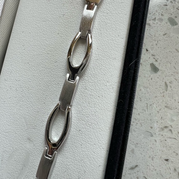 Elegant Sterling Silver Bracelet - Picture 3 of 5